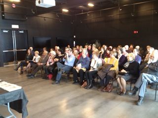 Le public au lancement du recueil de tanka de Claire Bergeron